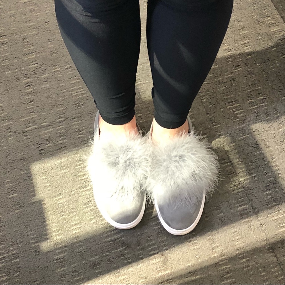 Steve Madden flat fluffy slip on tennis shoes 👟